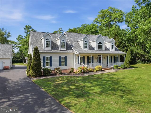 726 DOE RUN RD, Inwood, WV 25428