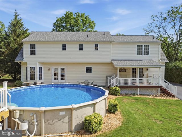 726 DOE RUN RD, Inwood, WV 25428