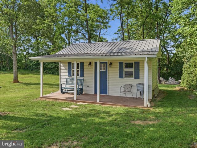 726 DOE RUN RD, Inwood, WV 25428