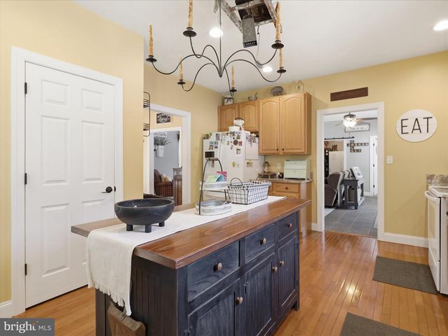 726 DOE RUN RD, Inwood, WV 25428