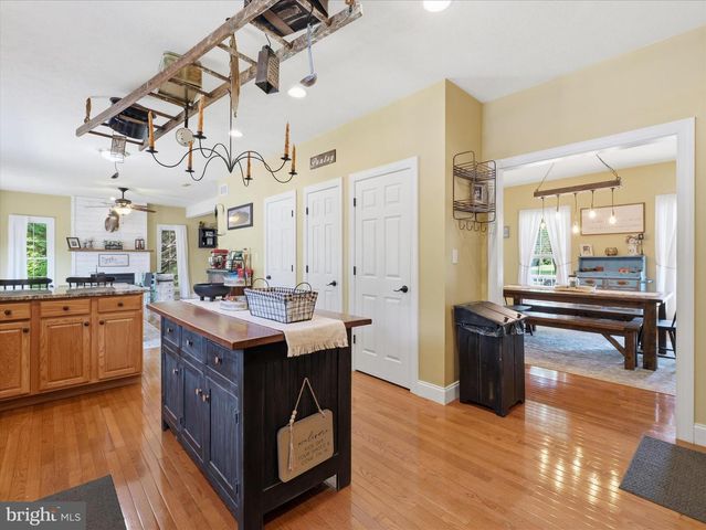 726 DOE RUN RD, Inwood, WV 25428