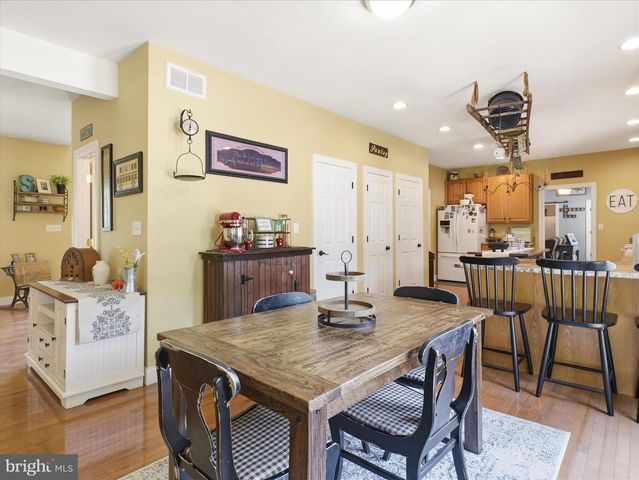 726 DOE RUN RD, Inwood, WV 25428