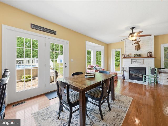 726 DOE RUN RD, Inwood, WV 25428