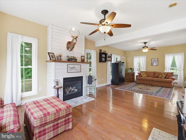 726 DOE RUN RD, Inwood, WV 25428