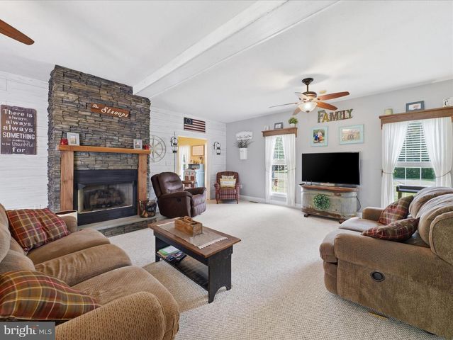 726 DOE RUN RD, Inwood, WV 25428