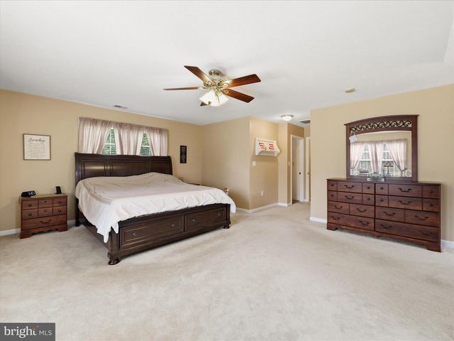726 DOE RUN RD, Inwood, WV 25428