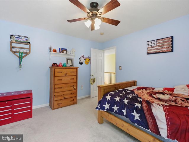726 DOE RUN RD, Inwood, WV 25428