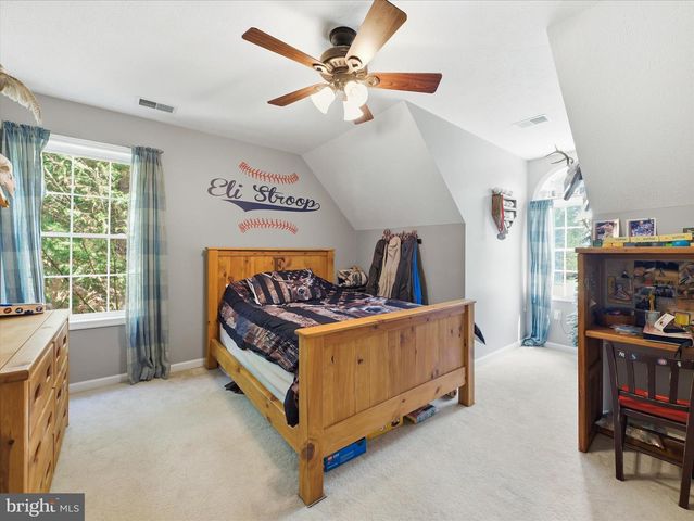 726 DOE RUN RD, Inwood, WV 25428