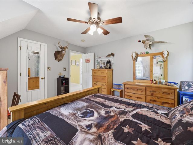 726 DOE RUN RD, Inwood, WV 25428