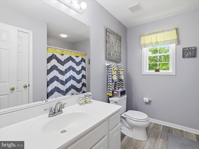 726 DOE RUN RD, Inwood, WV 25428
