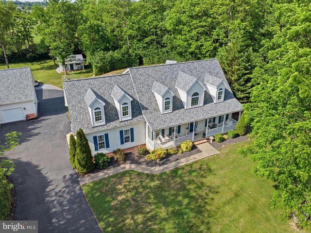 726 DOE RUN RD, Inwood, WV 25428