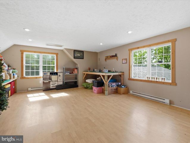 726 DOE RUN RD, Inwood, WV 25428