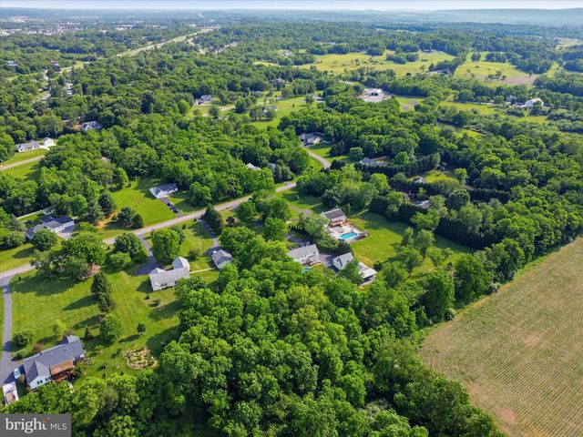 726 DOE RUN RD, Inwood, WV 25428