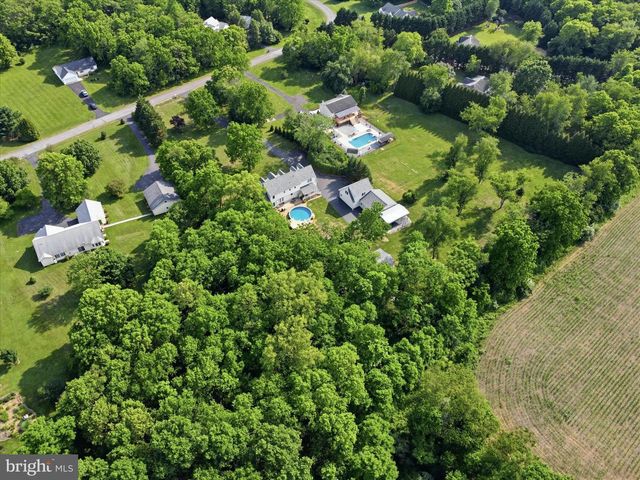 726 DOE RUN RD, Inwood, WV 25428