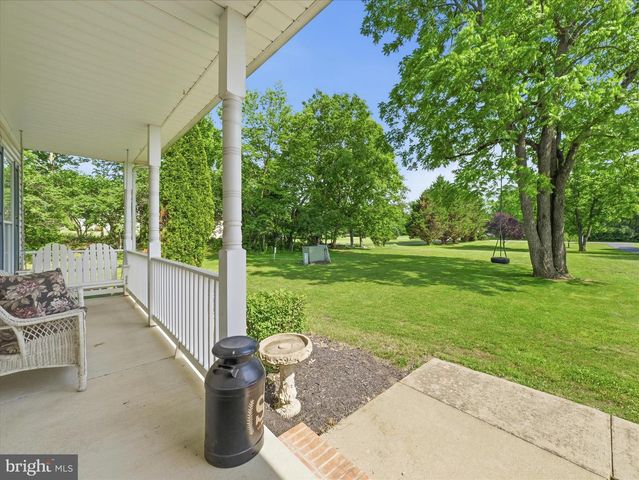 726 DOE RUN RD, Inwood, WV 25428