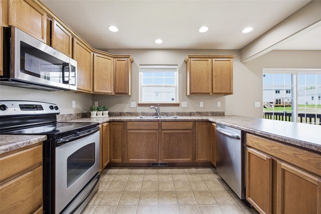 1577 Hunters Creek Way, Marion, IA 52302