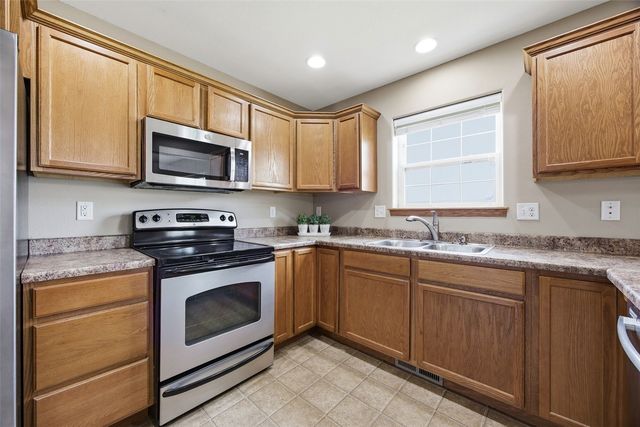 1577 Hunters Creek Way, Marion, IA 52302