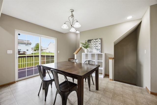 1577 Hunters Creek Way, Marion, IA 52302