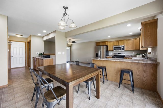 1577 Hunters Creek Way, Marion, IA 52302