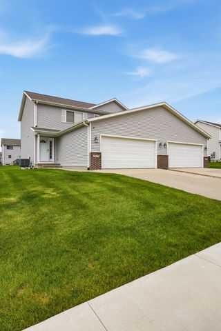 1577 Hunters Creek Way, Marion, IA 52302