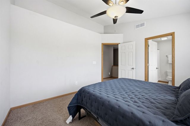 1577 Hunters Creek Way, Marion, IA 52302