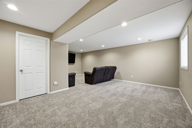 1577 Hunters Creek Way, Marion, IA 52302