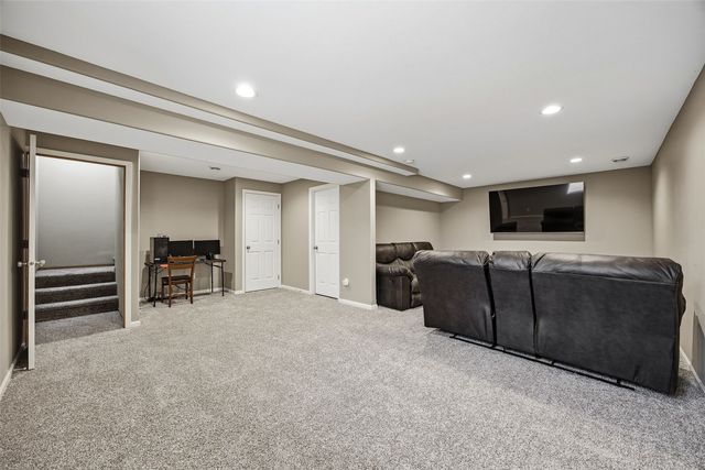 1577 Hunters Creek Way, Marion, IA 52302