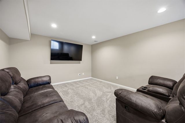 1577 Hunters Creek Way, Marion, IA 52302