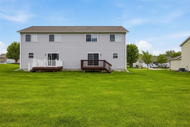 1577 Hunters Creek Way, Marion, IA 52302