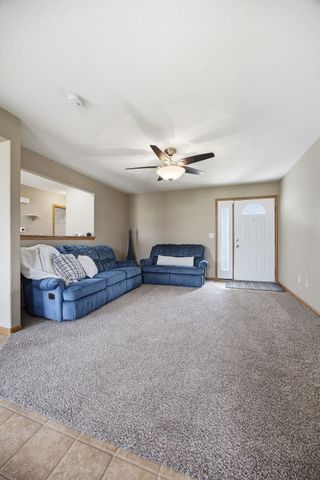 1577 Hunters Creek Way, Marion, IA 52302