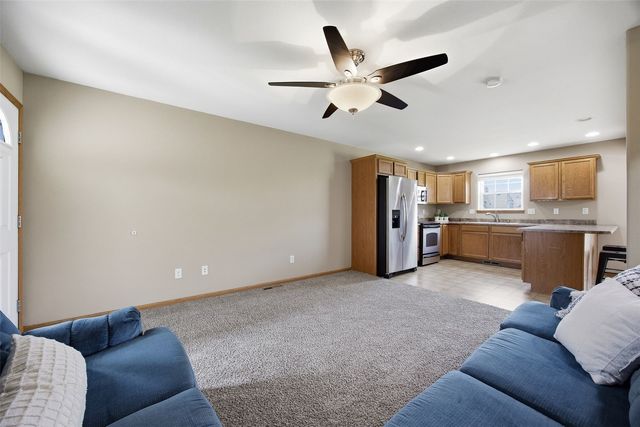 1577 Hunters Creek Way, Marion, IA 52302
