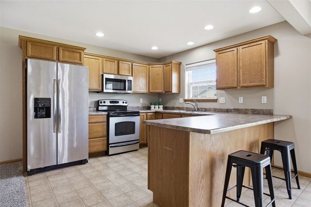 1577 Hunters Creek Way, Marion, IA 52302