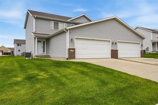 1577 Hunters Creek Way, Marion, IA 52302