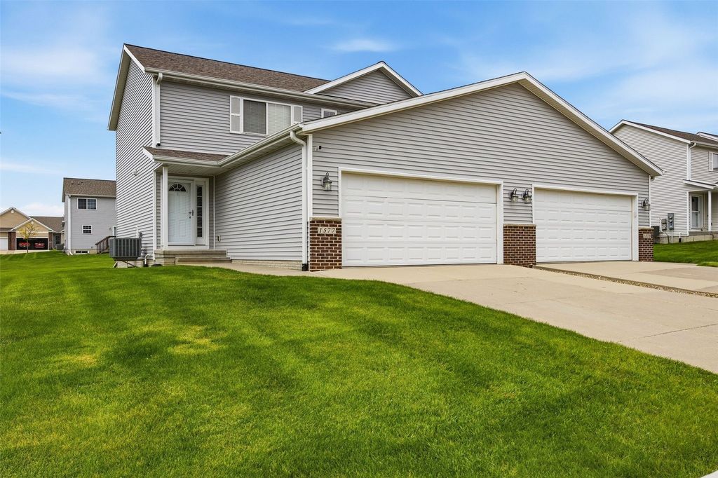1577 Hunters Creek Way, Marion, IA 52302