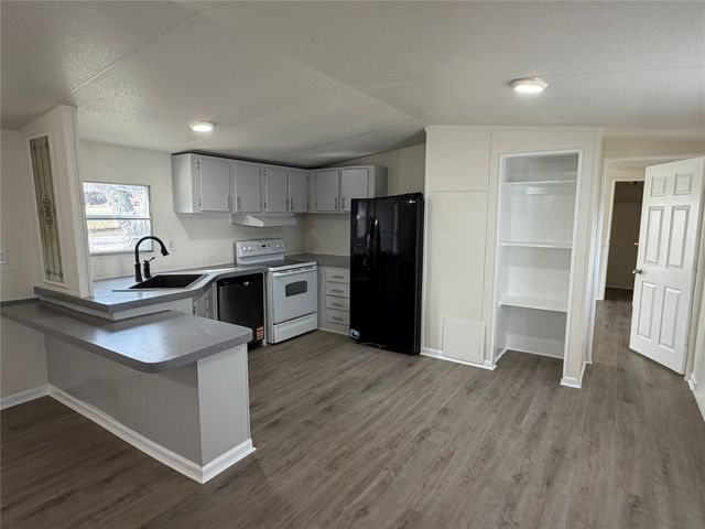 3601 Hedge Row Street, Granbury, TX 76048