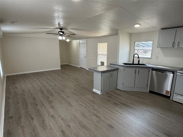 3601 Hedge Row Street, Granbury, TX 76048