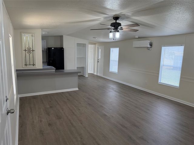 3601 Hedge Row Street, Granbury, TX 76048