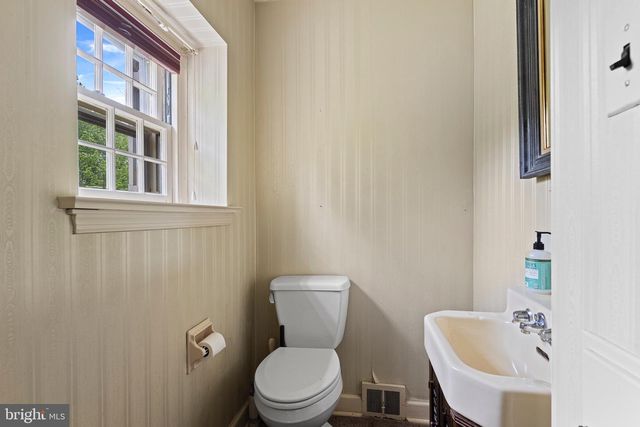 71 FOREST LN, Swarthmore, PA 19081