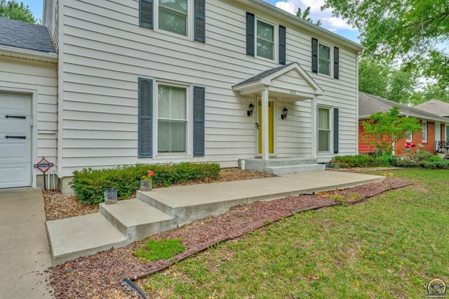 1512 SW Ward PKY, Topeka, KS 66604