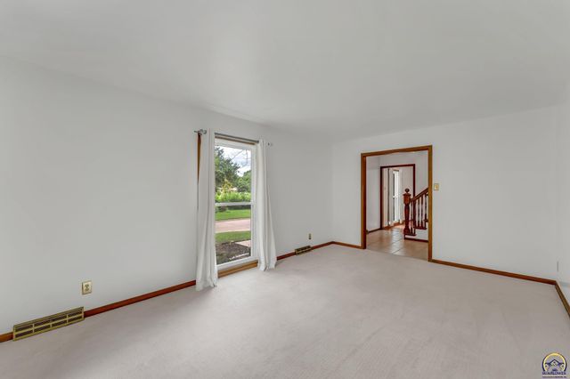 1512 SW Ward PKY, Topeka, KS 66604