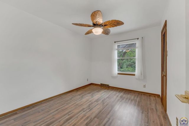 1512 SW Ward PKY, Topeka, KS 66604