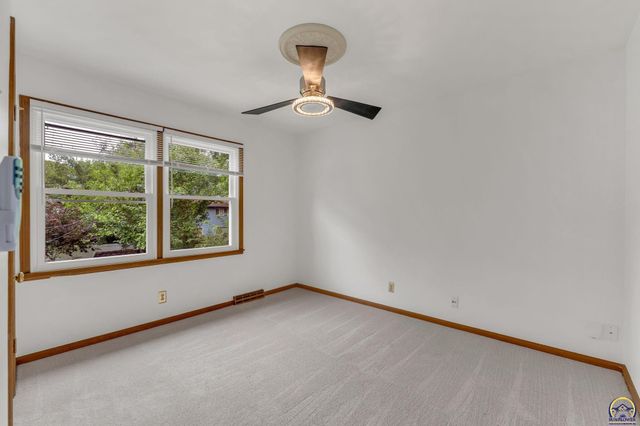 1512 SW Ward PKY, Topeka, KS 66604