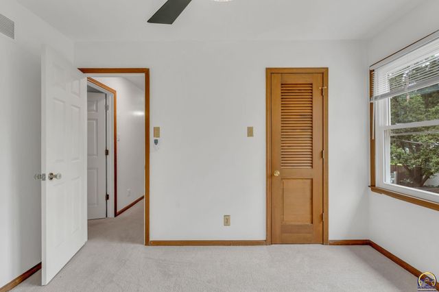 1512 SW Ward PKY, Topeka, KS 66604