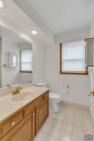 1512 SW Ward PKY, Topeka, KS 66604