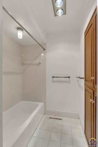 1512 SW Ward PKY, Topeka, KS 66604