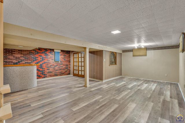 1512 SW Ward PKY, Topeka, KS 66604