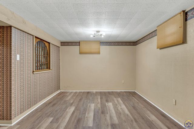 1512 SW Ward PKY, Topeka, KS 66604