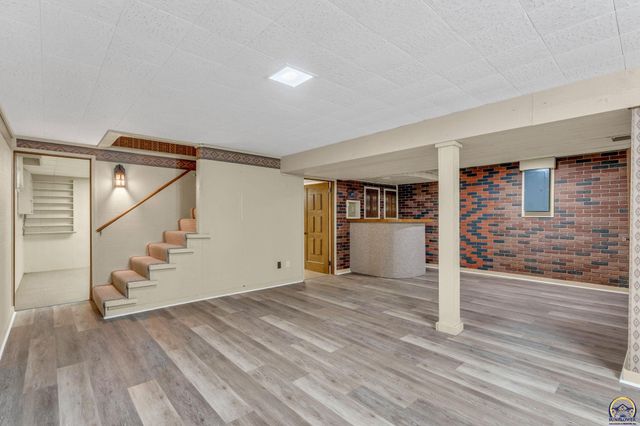 1512 SW Ward PKY, Topeka, KS 66604
