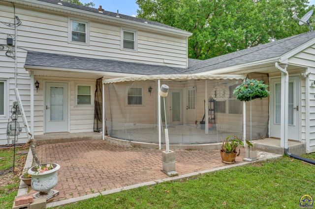 1512 SW Ward PKY, Topeka, KS 66604