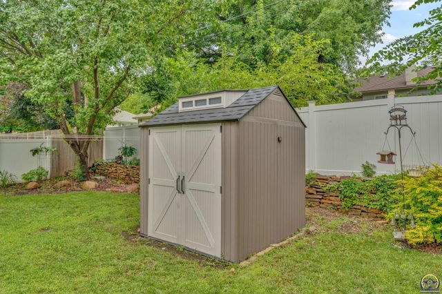 1512 SW Ward PKY, Topeka, KS 66604